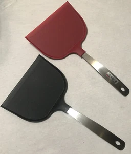 Holiday Time Cookie Spatula Set, Red & Black With Metal Handle, 13” x 7” NEW - Picture 1 of 3