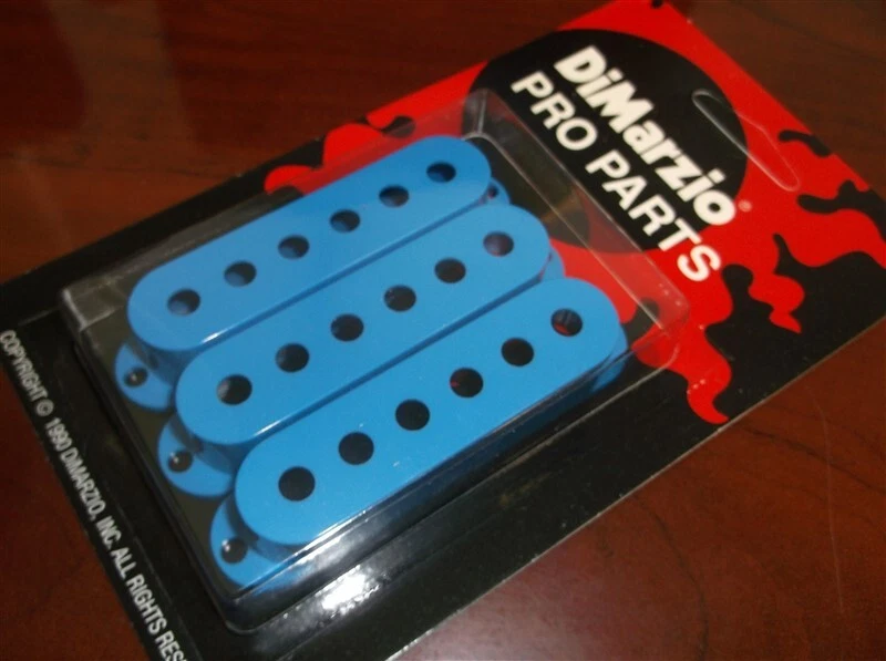 NUEVO - Fundas para pastillas DiMarzio HECHAS EN EE. UU. DM2001 Strat (3) - AZUL Foto 1 de 1