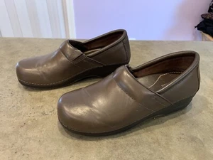 LL Bean Women's Brown Leather Slip On Comfort Classic Clogs Shoes  Sz 10M - Picture 1 of 7