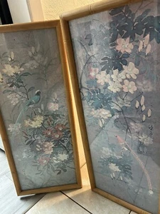 Vintage 2 DIPINTI ASIATICI IN LEGNO DI BAMBÙ INCORNICIATI E FIRMATI UCCELLINI E FIORI - Foto 1 di 5