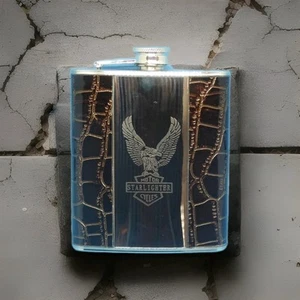 ¡NUEVO EN CAJA! Piel de cocodrilo sintética Harley Davidson en acero inoxidable 7 oz. Frasco - Imagen 1 de 5