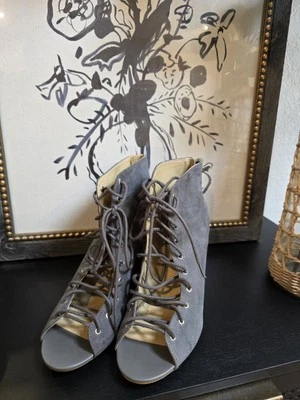 Botas de salto com cadarço chinesas para lavanderia Peep Toe - Imagem 1 de 4