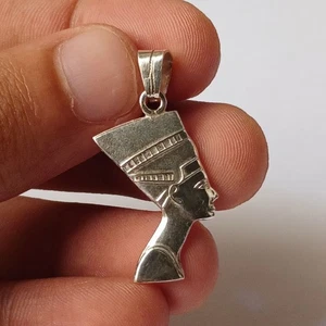 Sterling silver 900 pendant of Queen Nefertiti – handcrafted Egyptian design - Picture 1 of 7