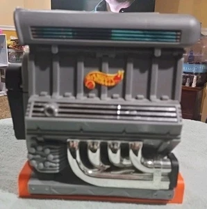 Mattel 1999 Hot Wheels STO-N-GO V-8 Racing Engine Block Car Storage Carry Case - Bild 1 von 1