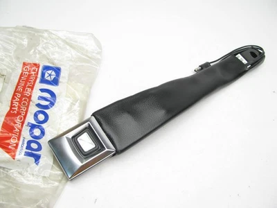 Пряжка переднего ремня безопасности черная для 84-96 Jeep Cherokee, Comanche от оригинального производителя 4636761 новая из старых запасов - Изображение 1 из 3