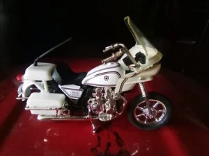 Maisto Suzuki GSX Police Bike Motorcycle 1:18 750 - Picture 1 of 2