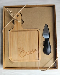 Pequeña tabla de remo de madera para cortar queso charcutería con cuchillo NUEVO - Imagen 1 de 2