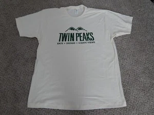 TWIN PEAKS EATS DRINKS SCENIC VIEWS RESTAURANT BAR LOGO T-SHIRT SIZE XL NEW - Picture 1 of 7
