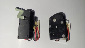 2 X Used Capcom Pinball Motor Gear assemblies A-002041 Stage Elevator MR00106 - Picture 1 of 10