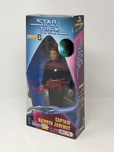 Figura de acción firmada Kate Mulgrew Star Trek Voyager Capt Kathryn Janeway 9" JSA - Imagen 1 de 9