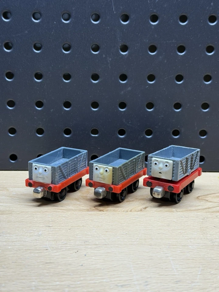 Lote de trem fundido Thomas & Friends Take N Play motor caminhão problemático - Imagem 1 de 2