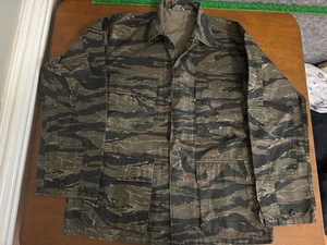 Abito da battaglia Rothco uniforme striscia tigre x piccolo reg 1227-0429-KP-0704 - Foto 1 di 3