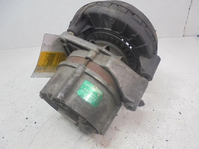 Volkswagen Transporter - Caravelle T3 1985 Alternator 070903023D AOJ78642 - Image 1 of 4
