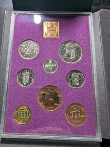 ROYAL MINT PROOF COIN YEAR SETS 1970 BIS 1982 ROYAL MINT PROOF COIN YEAR SETS - Bild 1 von 17