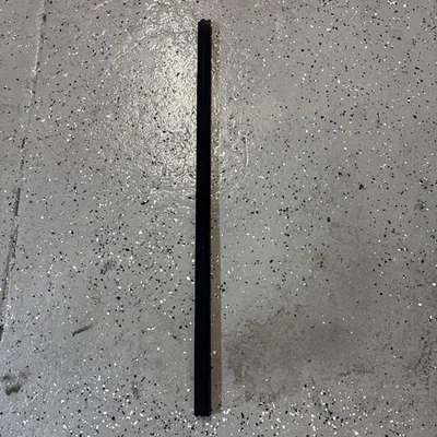 Infiniti Q60 2017-2022 puerta pasajero ventana interior moldura OEM Foto 1 de 4