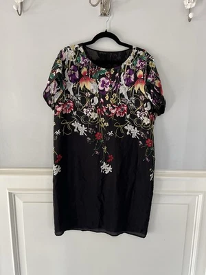 Alexander McQueen Women's Unique Design Short Sleeves Silk Black Floral Dress - Image 1 of 4