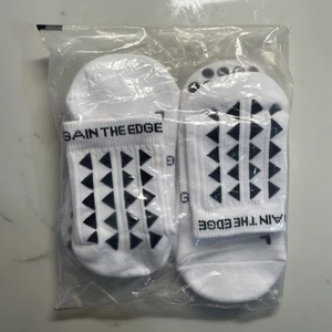 2 pairs Gain The Edge Grip Socks White, Mid-Calf Size M 3-7 White Football Socks - Picture 1 of 4