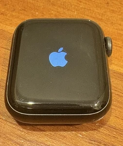 Apple Watch SE 40mm Space Gray Aluminum & Ceramic Case - GPS A2351 Used Tested ! - Picture 1 of 6
