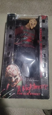 Figura de estatua de Freddy Mcfarlane Movie Maniacs 18" nueva en caja Foto 1 de 2