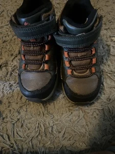 Ozark Trail Boys Hiker Shoes Size 7 - Picture 1 of 2