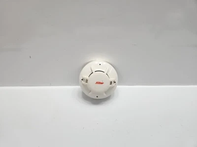 ATS-605 CONVENTIONAL HEAT DETECTOR WITH BASE - Image 1 of 4