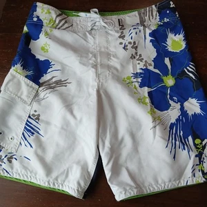 Pantaloncini da tavola Mossimo da uomo taglia 34 stile hawaiano teschio e ossa con fodera in rete - Foto 1 di 19