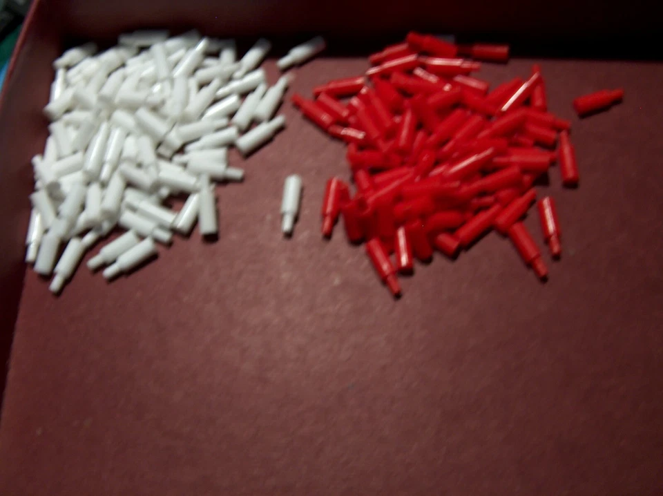 Piezas de repuesto para juegos de acorazado: 84 clavijas blancas / 42 clavijas rojas clavijas largas 34 oz Foto 1 de 1