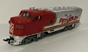 Bachman HO Scale Diesel Locomotive Pets Mart Testing Run Both Sides, Light Work - Picture 1 of 7