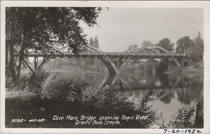 Grants Pass, OR: RPPC Cave Mans Bridge Rogue River de colección foto postal de Oregón - Imagen 1 de 2