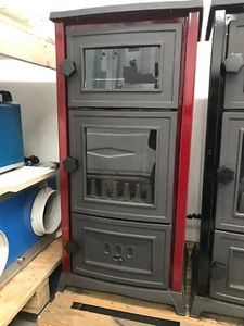 STUFA A LEGNA IN GHISA CON CARICA FRONTALE SPORTELLO IN VETRO 6Kw SCALDAVIVANDE - Foto 1 di 11