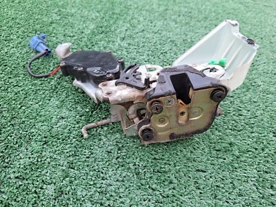 Actuador de cierre de cerradura de puerta derecha pasajero trasero Toyota Land Cruiser FJ80 1991-1997 Foto 1 de 4