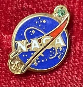Spilla da bavero NASA 30 anni servizio dipendenti pietra verde spilla da bavero vintage - Foto 1 di 7