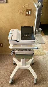 COMO NUEVO - Sistema de ECG en reposo GE MAC 2000 + Carro trolley con brazo + Manual + cables - Imagen 1 de 20