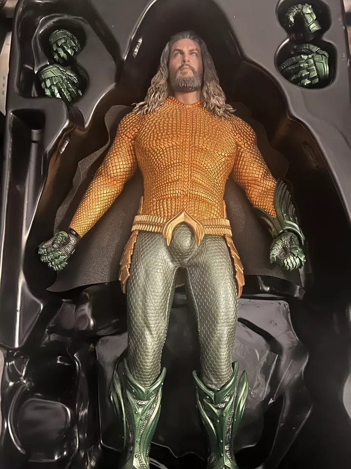 hot toys aquaman 1/6 - Image 1 of 4