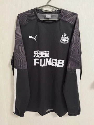 Sz XXL adult Newcastle United football jacket Puma training shirt Cover
