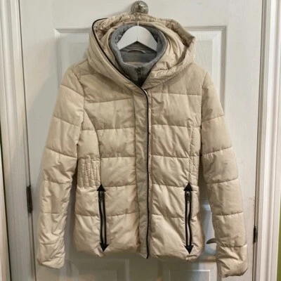 EDC Esprit du Corps Mujer’s Crema Puffer Chaqueta Con Capucha Cintura Cónica Talla Pequeña Foto 1 de 4