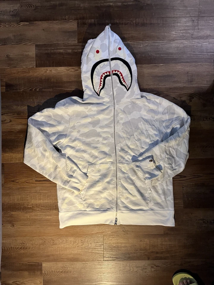BAPE Tiburón Sudadera con Capucha Cremallera Completa Camuflada Blanca Sudadera BRILLA EN LA OSCURIDAD Foto 1 de 4