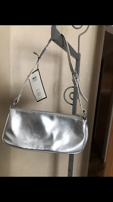 Bolso Cartera Victoria's Secret Body By Victoria Plateado Metálico con Cremallera Nuevo con Etiquetas Foto 1 de 4