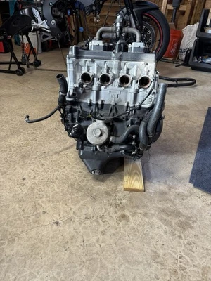 Motor completo Honda CBR1000RR 2017-23 OEM, para piezas o reparación Foto 1 de 4