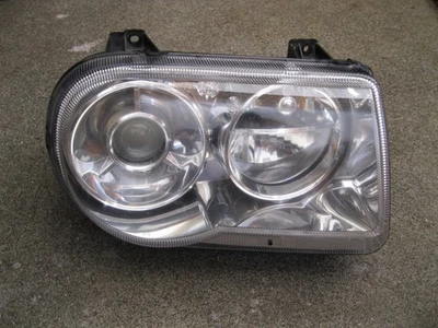 05-10 Chrysler 300C SRT-8 Right Passenger Side Xenon Headlight (04805758AH) Foto 1 de 4