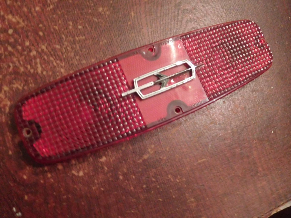 Nuevo de Lote Original 1971 1972 1973 Oldsmobile Custom Cruiser Lámpara Trasera Luz Lente Guía 3BS Foto 1 de 4