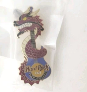 HARD ROCK CAFE NEW ORLEANS FUCHSIA DRAGON WRAPPED AROUND GUITAR PIN Ty51 - Bild 1 von 1
