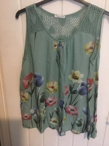 LADIES SLEEVELESS TUNIC…ITALIAN MADE…SIZE 20/22 IN GREEN FLORAL…USED… - Picture 1 of 3