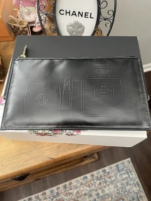 Chanel Beaute Makeup Case GWP No 5 Perfume Black Pouch - Image 1 of 4