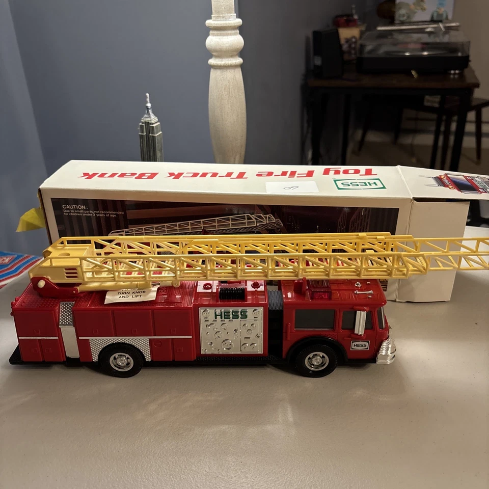 Camión de juguete Hess 1986 camión de bomberos de juguete banco Foto 1 de 4