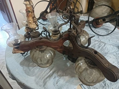 lampadario in legno antico - Immagine 1 di 2