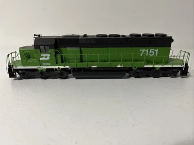 Athearn 4414 - SD40-2 Diesel Locomotive (Powered) - Burlington Northern #7151 HO - image 1 of 4