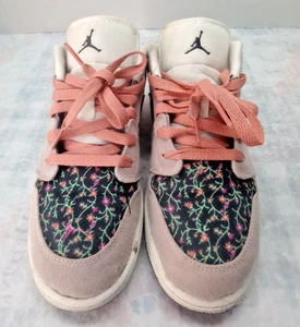 Air Jordan 1 Low „Floral Vines“ Sneaker Creme Pink Selten Blumenmuster Gr. 6y - Bild 1 von 11