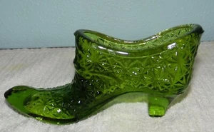Vintage Fenton Glass Green Glass Shoe Daisy and Button Pattern - Picture 1 of 6