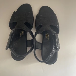 SAS Suntimer T-Strap Sandals Size 8 N Black Croc Patterned Leather Shoes Heels - Picture 1 of 5